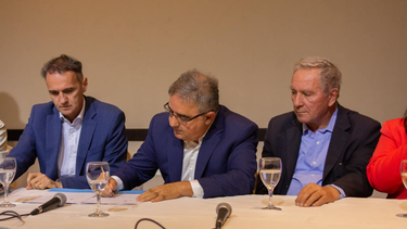 Dusso junto al gobernador Jalil y el ministro Katopodis en la visita de hoy.