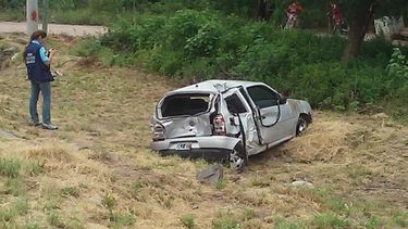 Automovilista volcó en ruta 1