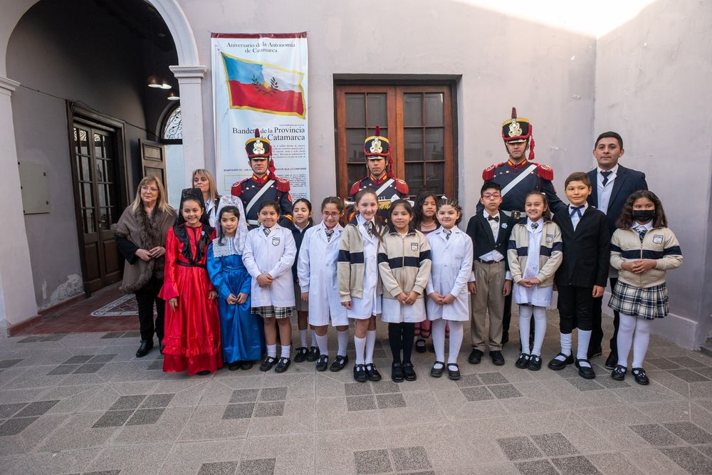 Actos y emoción. Los Granaderos visitaron escuelas y dialogaron con los más pequeños.