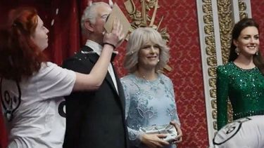 Doble tortazo. Al Rey Carlos III.&nbsp;