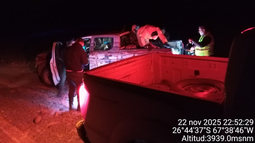 Personal de Áreas Naturales Protegidas y del Grupo GER asistió a los 11 turistas en la zona del Campo de Piedra Pómez. Personal de Áreas Naturales Protegidas y del Grupo GER asistió a los 11 turistas en la zona del Campo de Piedra Pómez.