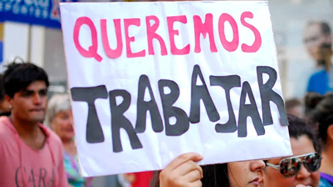 La motosierra de Milei cortó 100 mil empleados públicos
