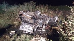 Cinco muertos en choque entre dos automóviles