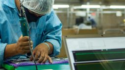 El salario medio volvió a perder contra la inflación y cae el empleo formal El salario medio volvió a perder contra la inflación y cae el empleo formal