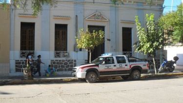 Hallan un feto en una caja en el cementerio municipal