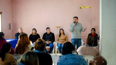 Guillo Ferreyra en las charlas vecinales
