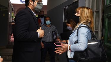 En la corte. María Espeche junto al abogado Sebastián Ibáñez.&nbsp;