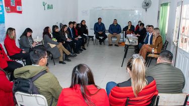Primer encuentro. Los docentes y directivos junto a la ministra de educación y su gabinete.