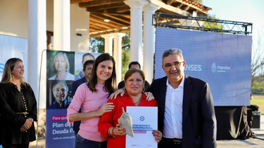 raverta y jalil entregaron resoluciones a nuevos jubilados
