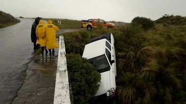Una camioneta terminó en un barranco en el cerro Ancasti