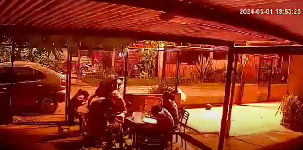 Chaco: tomaban mate en la galería y les cayó un rayo