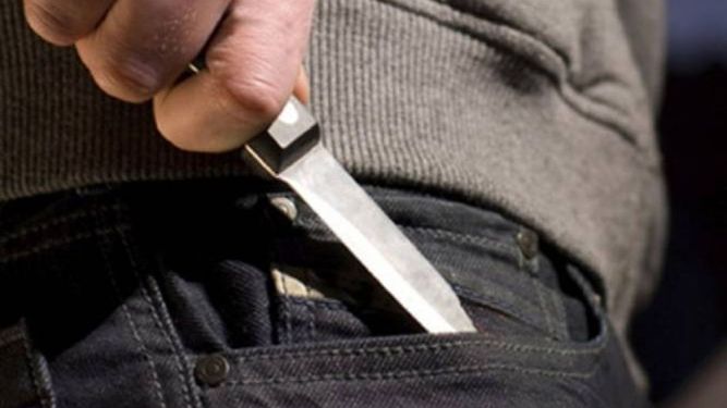 Un joven intentó atacar a su hermana mayor con un cuchillo