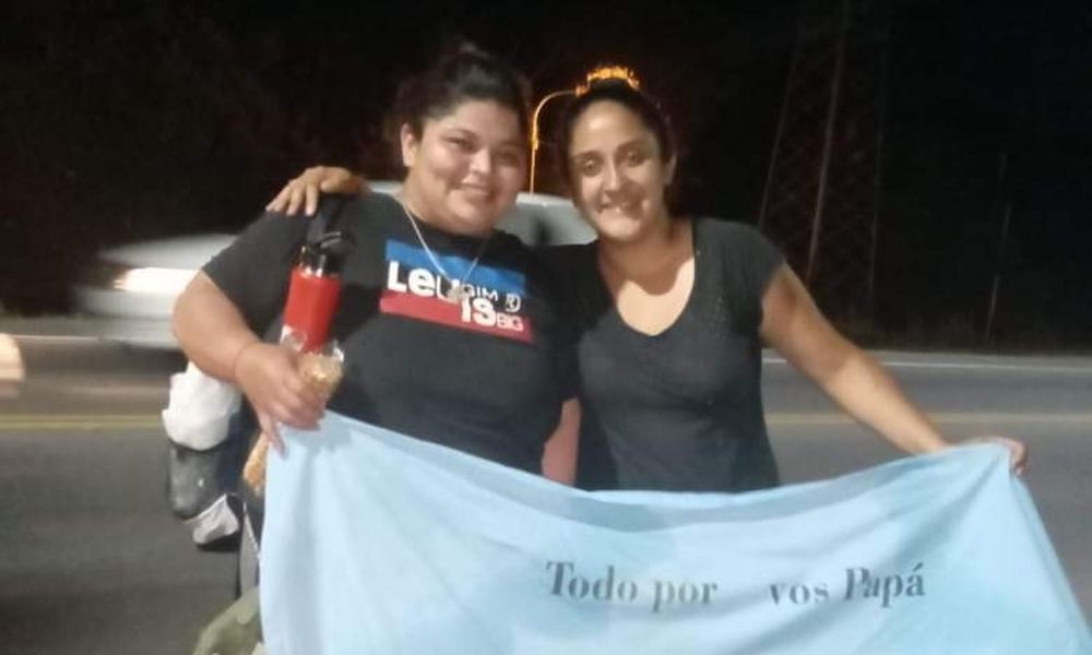 Olarte (izquierda) integraba un numeroso grupo de peregrinos que salió anoche de Concepción con destino a Catamarca.&nbsp;