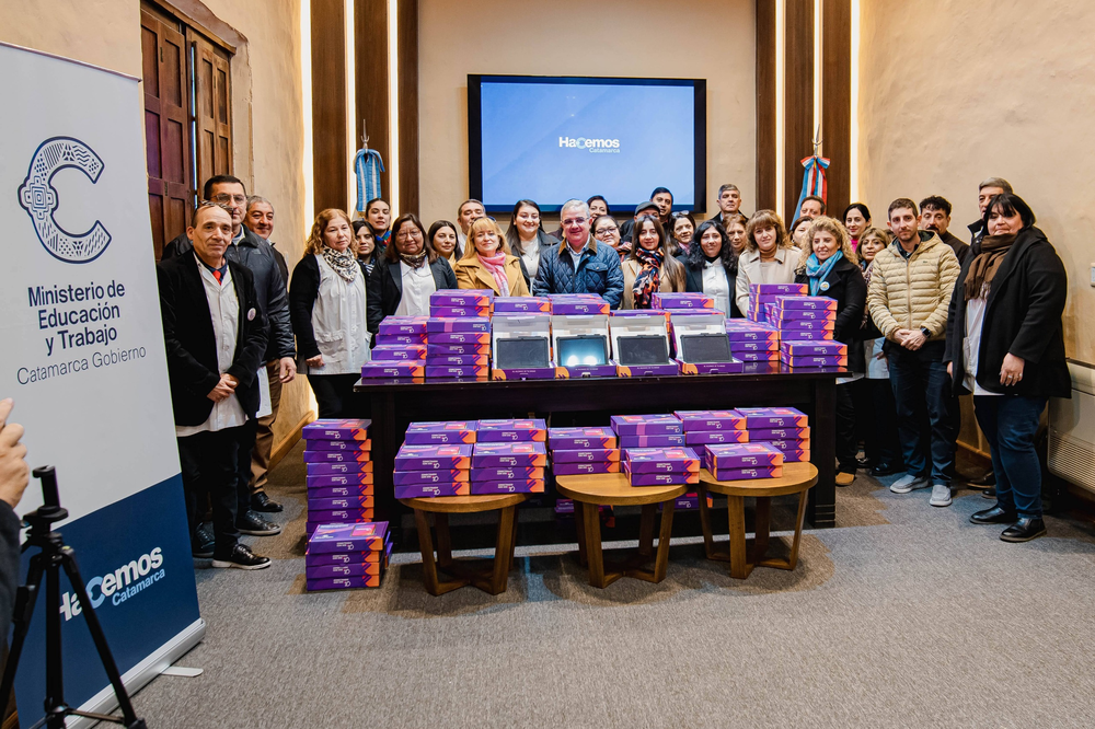 El Gobierno completó la entrega de más de 600 tablets en 101 escuelas catamarqueñas