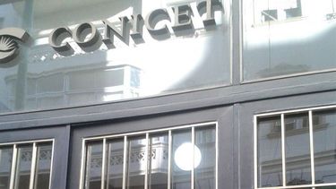 ajuste: caen un 60% los ingresos al conicet