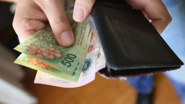 el salario minimo cayo 40% y ya esta por debajo de los niveles de 2001
