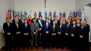 milei convoco a un grupo de gobernadores para iniciar el debate por las reformas laboral y tributaria