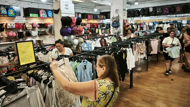 caen 8,4% las ventas de ropa y se agrava la crisis del sector