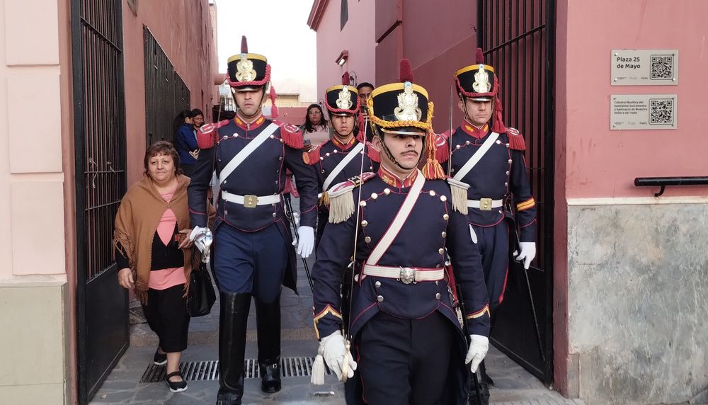 Granaderos le tributaron honores a la Virgen del Valle