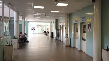 Agobiante. Algunas salas no cuentan con ventilador.