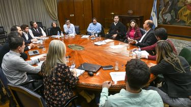 Batakis completó su equipo y tuvo su primera reunión de gabinete económico