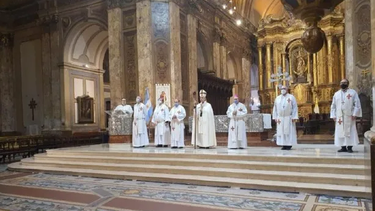 alberto fernandez asiste al tedeum en la catedral