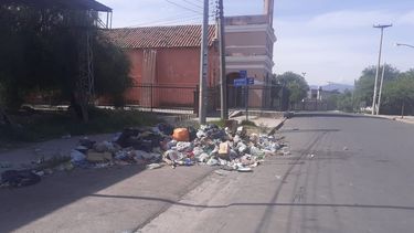 Aunque se levantó el paro, todavía existen montañas de basura