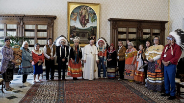 El Papa pidió perdón a los indígenas por el rol de cristianos en su destrucción cultural