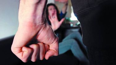 Un sexagenario y un joven aprehendidos por violencia de género