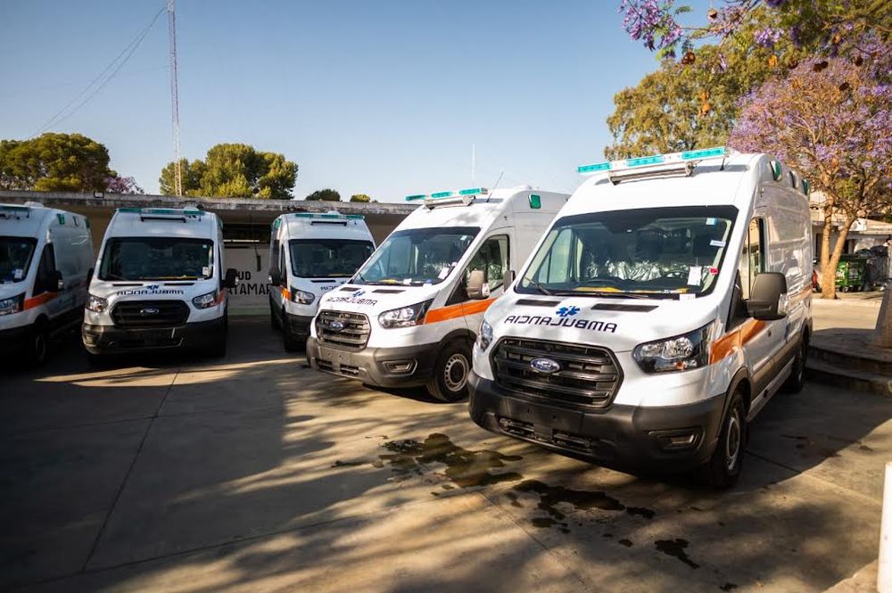 Raúl Jalil entregó ambulancias de alta complejidad.&nbsp;