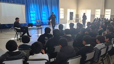 charla sobre desafios virales en la escuela
