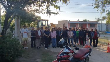 Vecinos de Malli frenan una obra de cloacas y exigen que la red llegue a sus viviendas