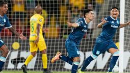 Racing goleó a Bucaramanga y es el nuevo líder de su grupo