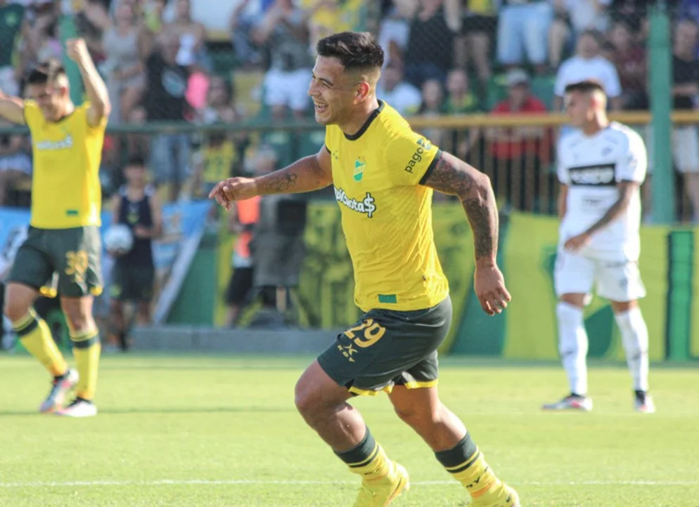 El Uvita Fernández puso el 1-0 en Florencio Varela.