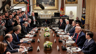 si pierde no seremos generosos con argentina: trump condiciono su apoyo a una victoria electoral de milei