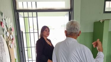 La diputada Natalia Herrera recorrió la Escuela de Parque América y criticó al Gobierno.