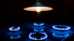 El Gobierno dio marcha atrás con las subas de gas, luz y combustibles de julio