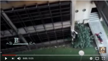 video: se fugo en calzoncillos de los tribunales de lomas de zamora