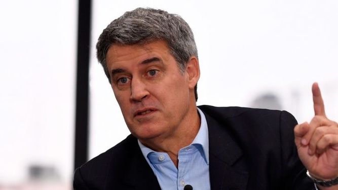 Prat Gay: “Se están fugando 2.500 millones de dólares por mes”