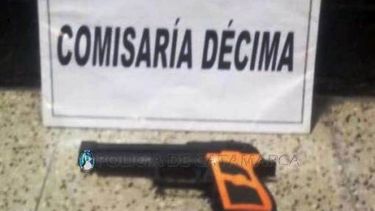 Amenazó de muerte con la réplica de una pistola