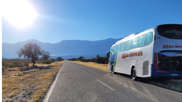 Pasajeros permanecen varados en el ingreso a Pomán y reclaman una solución