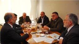 Denett se reunió con los senadores de la oposición