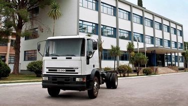 Por la crisis, Iveco suspende 900 operarios