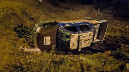 Espectacular vuelco de un móvil policial: hay efectivos heridos