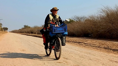 viajaba en bici a catamarca pero en la ruta encontro una companera y sus planes cambiaron