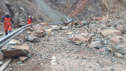 Un nuevo derrumbe cortó totalmente la Ruta Nacional 60 en Las Angosturas