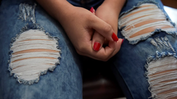 Según la justicia, tocarle la cola a una chica por menos de 10 segundos no es delito