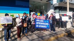 Jubilados Autoconvocados marcharon contra el desfinanciamiento del PAMI Jubilados Autoconvocados marcharon contra el desfinanciamiento del PAMI
