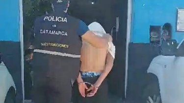 efectivos detuvieron a un joven sospechado de un violento arrebato