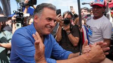 Yamandú Orsi se impuso en las elecciones uruguayas pero irá a balotaje con Delgado